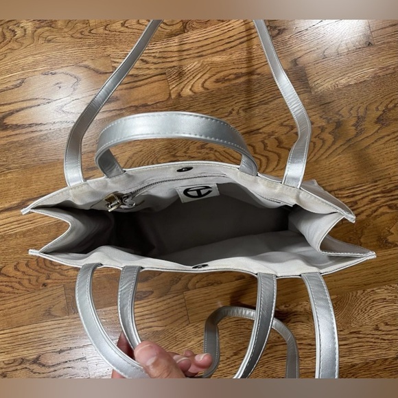 Womens Teflar Metallic Silver Vegan Leather Medium Shopping Handbag - Picture 5 of 10